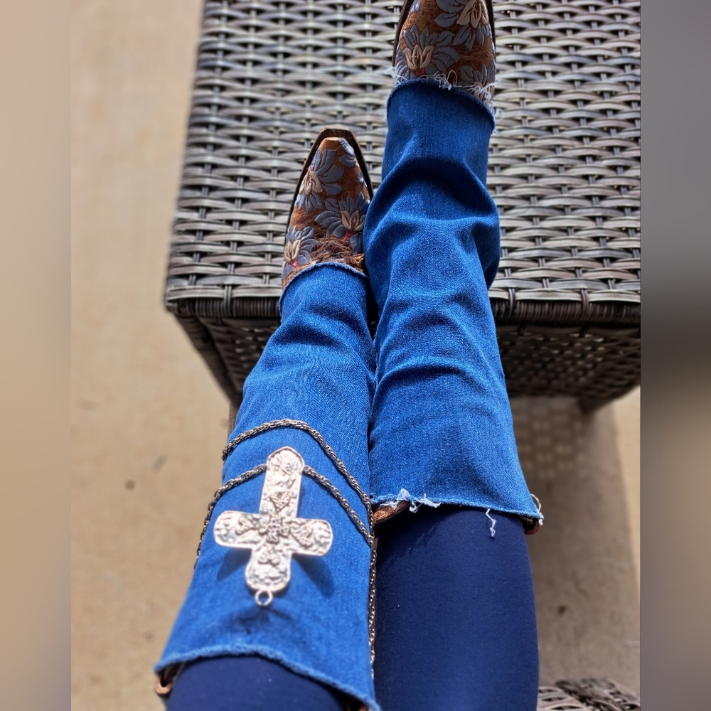 Cross & Chains BOOT COVERS - Picture 3 of 9